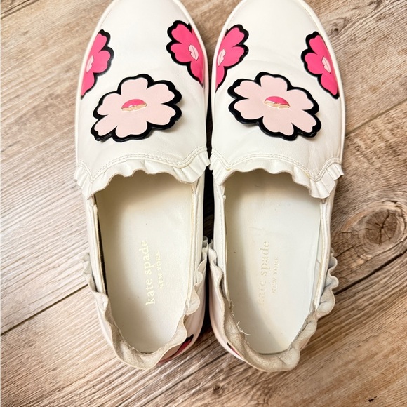 Kate Spade NY Flower Ruffled Leather Lima Sneakers size 7.5 - Picture 2 of 6